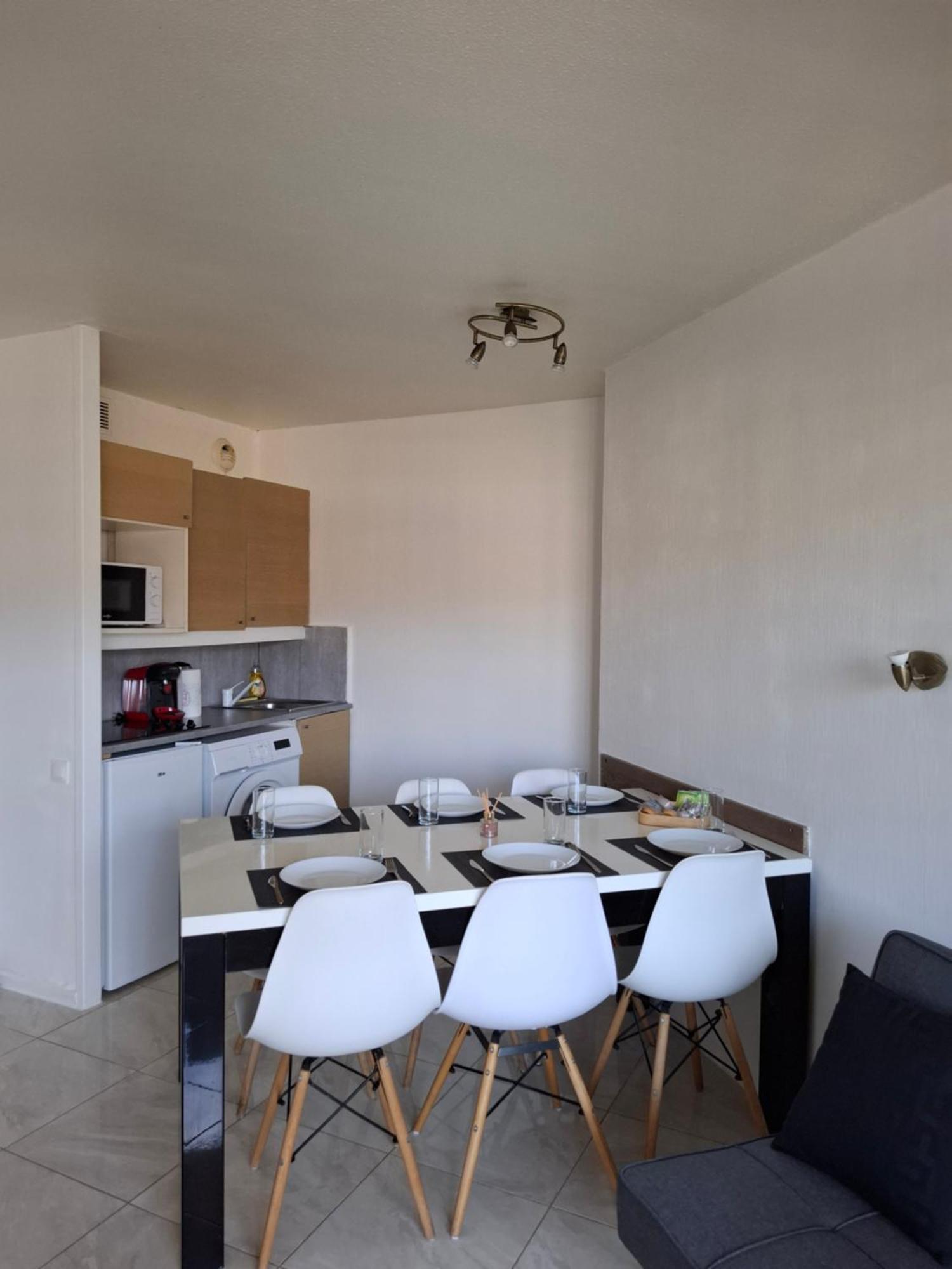 3 Pieces, Proche Et Cannes