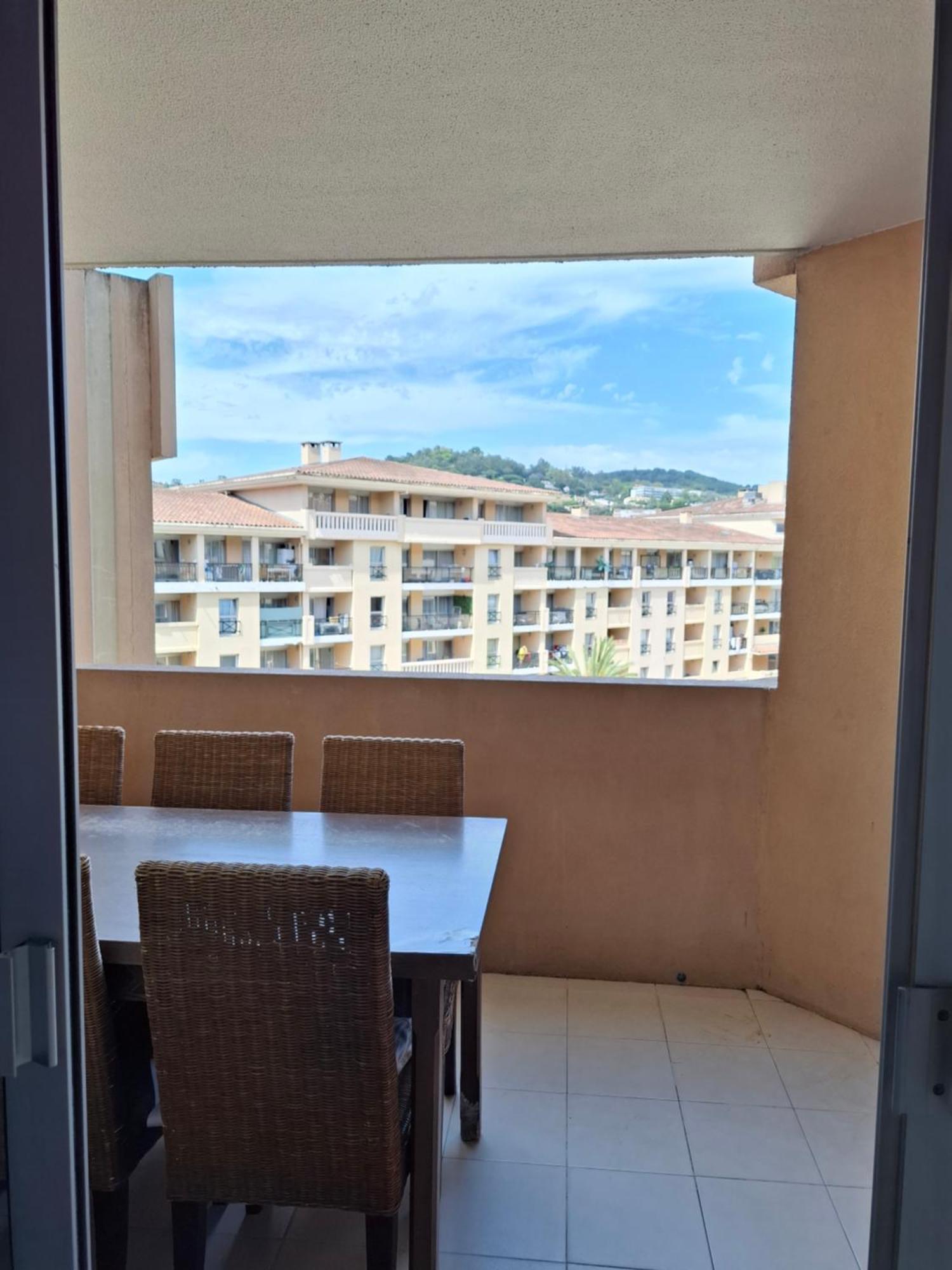3 Pieces, Proche Et Appartement *